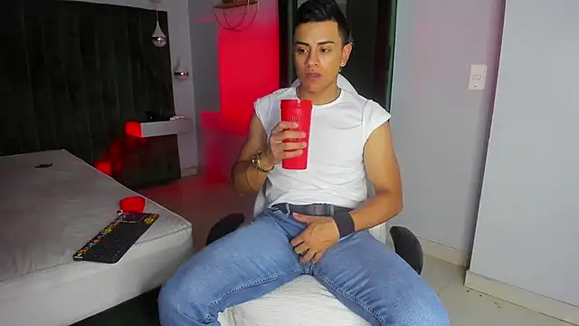 Snapshot of Lucii_fer_ chatting on November 2025 12:05:02 PM Lucii fer online show from November 2025 12:05:02 PM