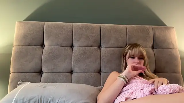 LustfulLuna  online show from October 2025 03:01:01 PM