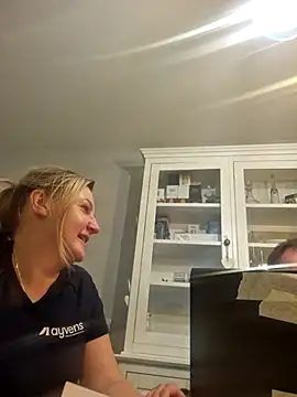 Snapshot of CoupleKitty chatting on October 2025 08:52:02 PM CoupleKitty online show from October 2025 08:52:02 PM