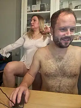 Snapshot of CoupleKitty chatting on November 2025 09:35:01 PM CoupleKitty online show from November 2025 09:35:01 PM