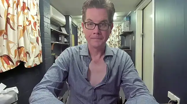 Snapshot of tilobinder chatting on December 2024 03:33:01 PM tilobinder online show from December 2024 03:33:01 PM