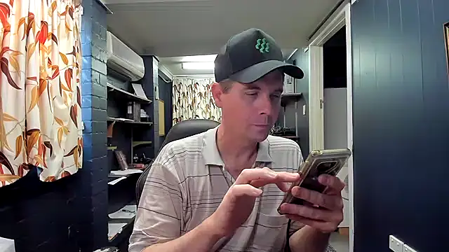 Snapshot of tilobinder chatting on December 2024 05:59:01 AM tilobinder online show from December 2024 05:59:01 AM