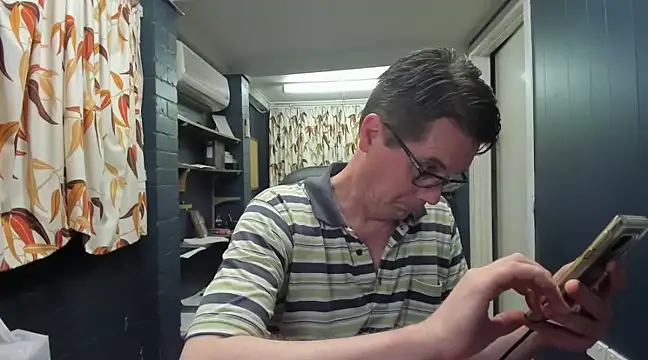 Snapshot of tilobinder chatting on December 2024 12:02:01 PM tilobinder online show from December 2024 12:02:01 PM