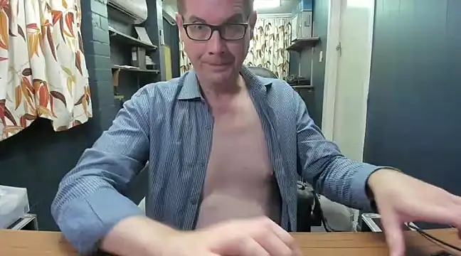 Snapshot of tilobinder chatting on December 2024 03:26:01 PM tilobinder online show from December 2024 03:26:01 PM