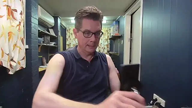 Snapshot of tilobinder chatting on October 2025 01:40:02 PM tilobinder online show from October 2025 01:40:02 PM