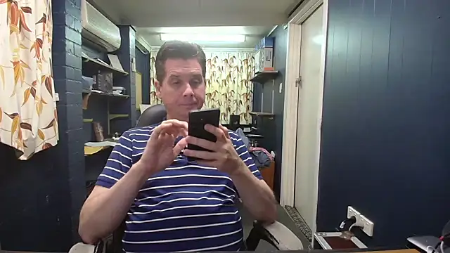 Snapshot of tilobinder chatting on November 2025 04:09:01 PM tilobinder online show from November 2025 04:09:01 PM