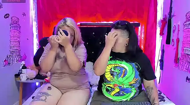 Snapshot of katieeandsharonn chatting on January 2025 12:22:02 AM katieeandsharonn online show from January 2025 12:22:02 AM