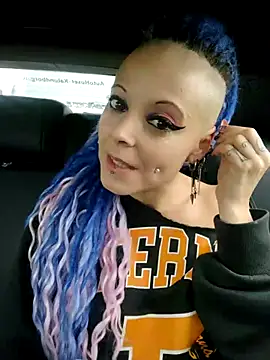 Snapshot of EdgesOfReality chatting on October 2025 08:56:02 AM EdgesOfReality online show from October 2025 08:56:02 AM