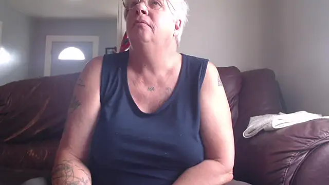 Snapshot of canadiancougar1965 chatting on October 2025 02:27:02 PM canadiancougar1965 online show from October 2025 02:27:02 PM