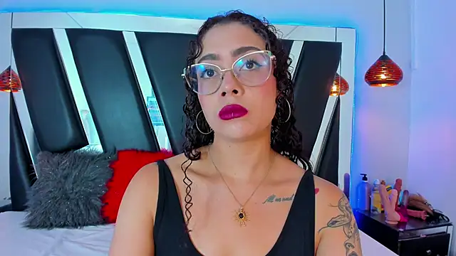 Snapshot of antonelllepiercee chatting on February 2025 11:33:01 AM antonelllepiercee online show from February 2025 11:33:01 AM