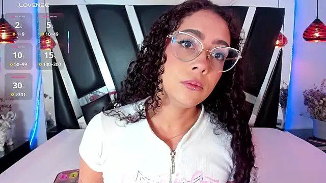 Snapshot of antonelllepiercee chatting on March 2025 11:32:01 AM antonelllepiercee online show from March 2025 11:32:01 AM