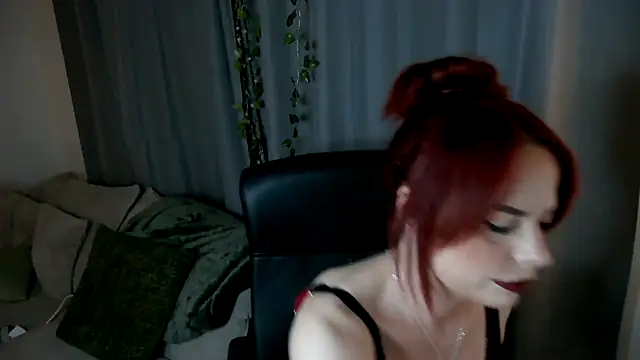 Snapshot of livelovelanaUk chatting on November 2025 08:20:02 PM livelovelanaUk online show from November 2025 08:20:02 PM