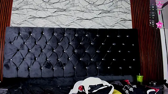 Snapshot of Emelyyy_ chatting on December 2024 11:50:02 AM Emelyyy online show from December 2024 11:50:02 AM