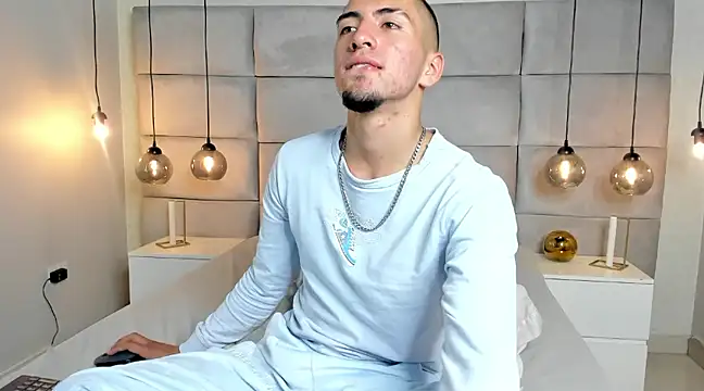 King Dante  online show from December 2024 11:03:01 PM