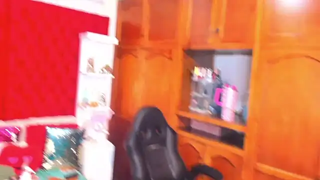 larafoxter online show from March 2025 03:56:01 PM