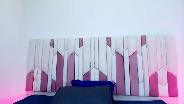 mia stanfort online show from September 2025 07:15:02 PM