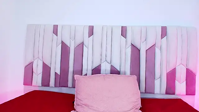 mia stanfort online show from September 2025 07:16:01 PM