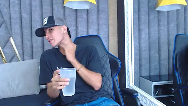 Snapshot of JakeMoxley chatting on February 2025 07:59:02 PM JakeMoxley online show from February 2025 07:59:02 PM