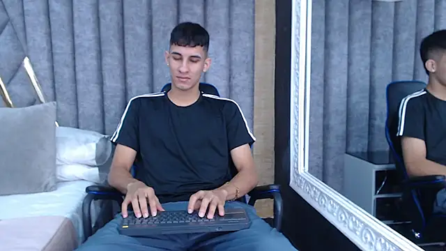 Snapshot of JakeMoxley chatting on February 2025 02:31:02 PM JakeMoxley online show from February 2025 02:31:02 PM