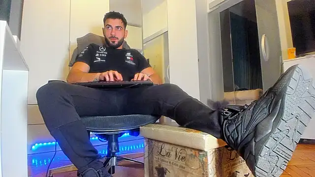 welcometo hell online show from October 2025 08:17:01 PM