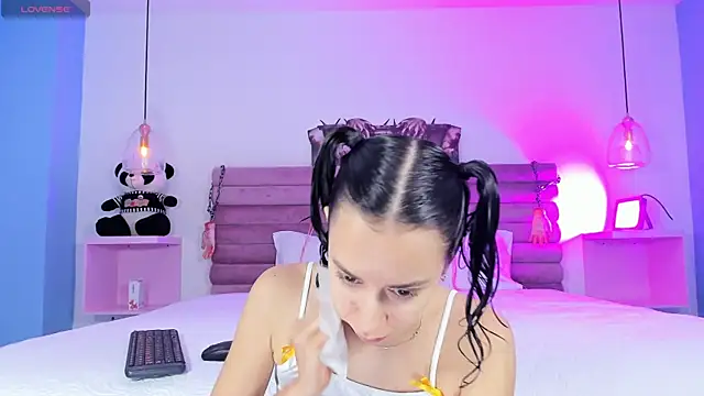 Snapshot of AbyCooper chatting on October 2025 01:19:01 PM AbyCooper online show from October 2025 01:19:01 PM