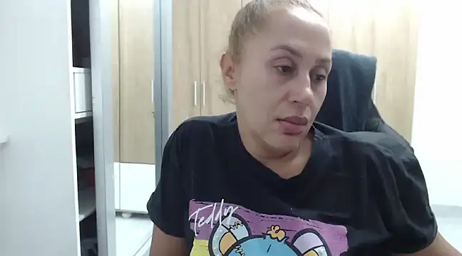 RoxanaLove9 online show from December 2024 10:39:02 PM