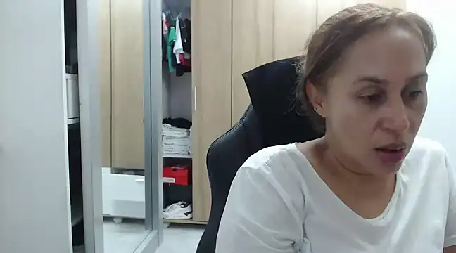 RoxanaLove9 online show from December 2024 12:41:01 AM