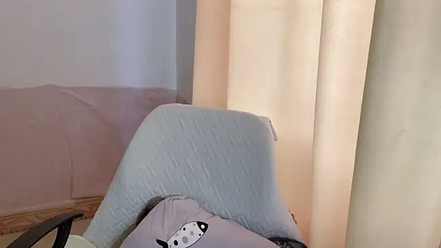 Snapshot of Linda-LL chatting on October 2025 07:17:02 AM Linda-LL online show from October 2025 07:17:02 AM