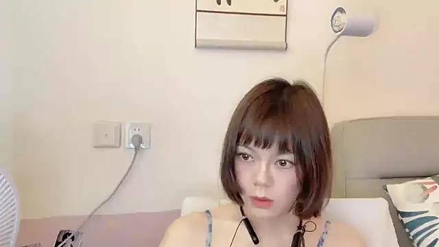 Snapshot of Linda-LL chatting on October 2025 05:40:01 AM Linda-LL online show from October 2025 05:40:01 AM