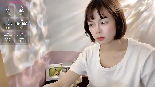 Snapshot of Linda-LL chatting on October 2025 06:03:02 AM Linda-LL online show from October 2025 06:03:02 AM