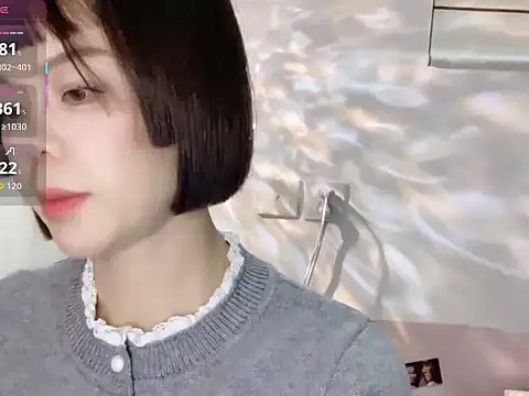 Snapshot of Linda-LL chatting on October 2025 12:04:02 PM Linda-LL online show from October 2025 12:04:02 PM