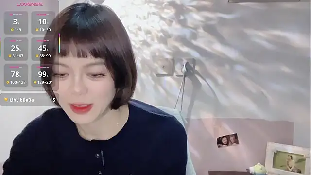 Snapshot of Linda-LL chatting on October 2025 12:39:02 PM Linda-LL online show from October 2025 12:39:02 PM