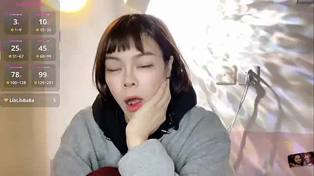 Snapshot of Linda-LL chatting on November 2025 09:09:01 AM Linda-LL online show from November 2025 09:09:01 AM