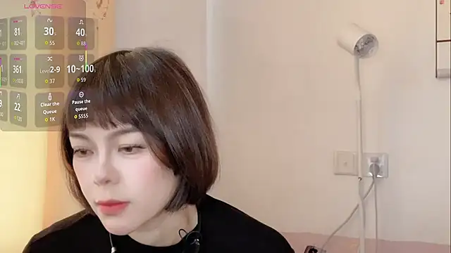 Snapshot of Linda-LL chatting on November 2025 05:18:02 AM Linda-LL online show from November 2025 05:18:02 AM