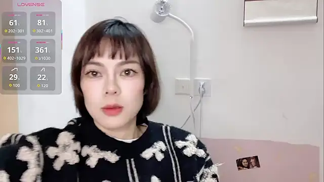 Snapshot of Linda-LL chatting on November 2025 11:43:01 AM Linda-LL online show from November 2025 11:43:01 AM