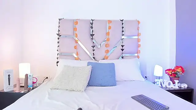 Thayler jones online show from October 2025 11:22:01 AM