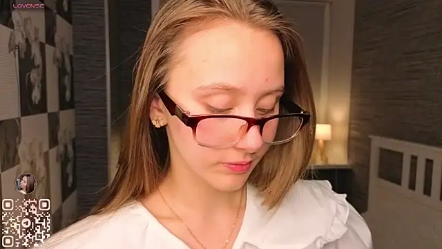 Snapshot of EthalBuffkin chatting on November 2025 07:15:01 PM EthalBuffkin online show from November 2025 07:15:01 PM