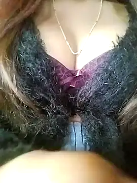 Snapshot of Esha_Babyy chatting on December 2024 05:25:01 AM Esha Babyy online show from December 2024 05:25:01 AM