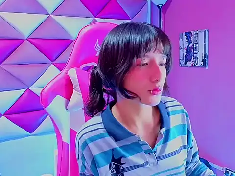 Snapshot of Danny_Face chatting on October 2025 01:52:01 PM Danny Face online show from October 2025 01:52:01 PM