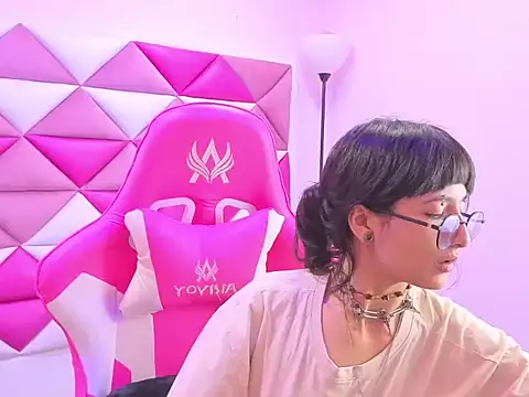 Snapshot of Danny_Face chatting on November 2025 02:05:02 PM Danny Face online show from November 2025 02:05:02 PM