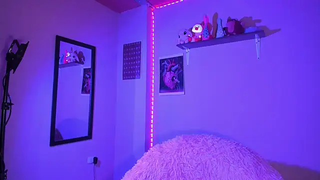 MadelineBenet online show from December 2024 06:40:01 AM