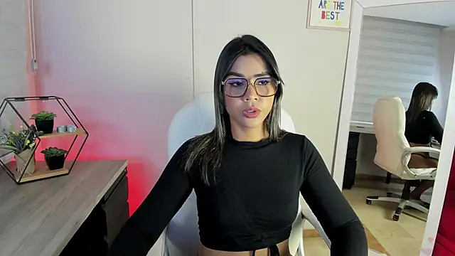 kylie  smith  online show from February 2025 07:42:01 PM