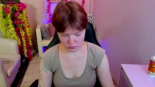 DreamyLuna online show from September 2025 08:42:01 PM