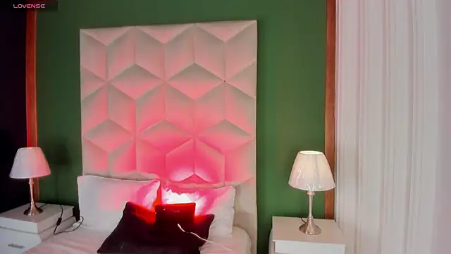 Snapshot of scarlet_hill chatting on October 2025 01:01:02 PM scarlet hill online show from October 2025 01:01:02 PM