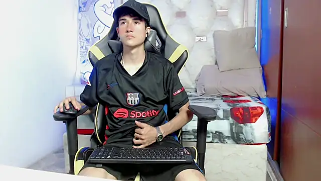 johnny cagee online show from October 2025 04:10:02 AM