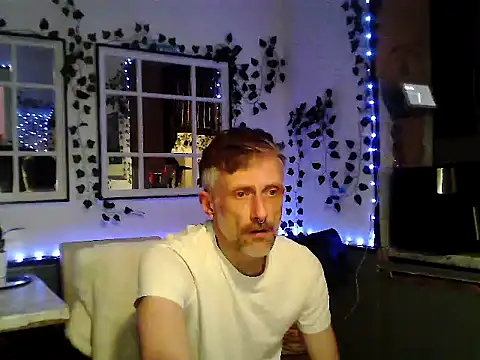 Snapshot of unclestefansdick chatting on March 2025 06:48:02 AM unclestefansdick online show from March 2025 06:48:02 AM