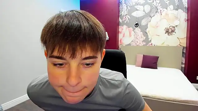 EmiliaYours online show from October 2025 01:41:02 PM