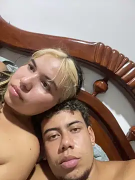 Snapshot of DuoHotLive chatting on October 2025 03:43:02 AM DuoHotLive online show from October 2025 03:43:02 AM