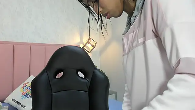 Snapshot of MAYROBERTSS chatting on January 2025 12:35:01 PM MAYROBERTSS online show from January 2025 12:35:01 PM