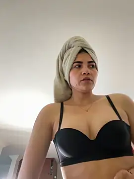 aurora divine online show from October 2025 12:27:01 PM